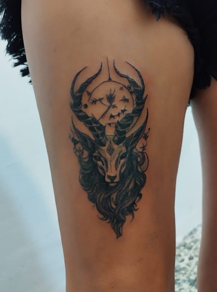 Tatuaje blackwork botánico — pieza 12