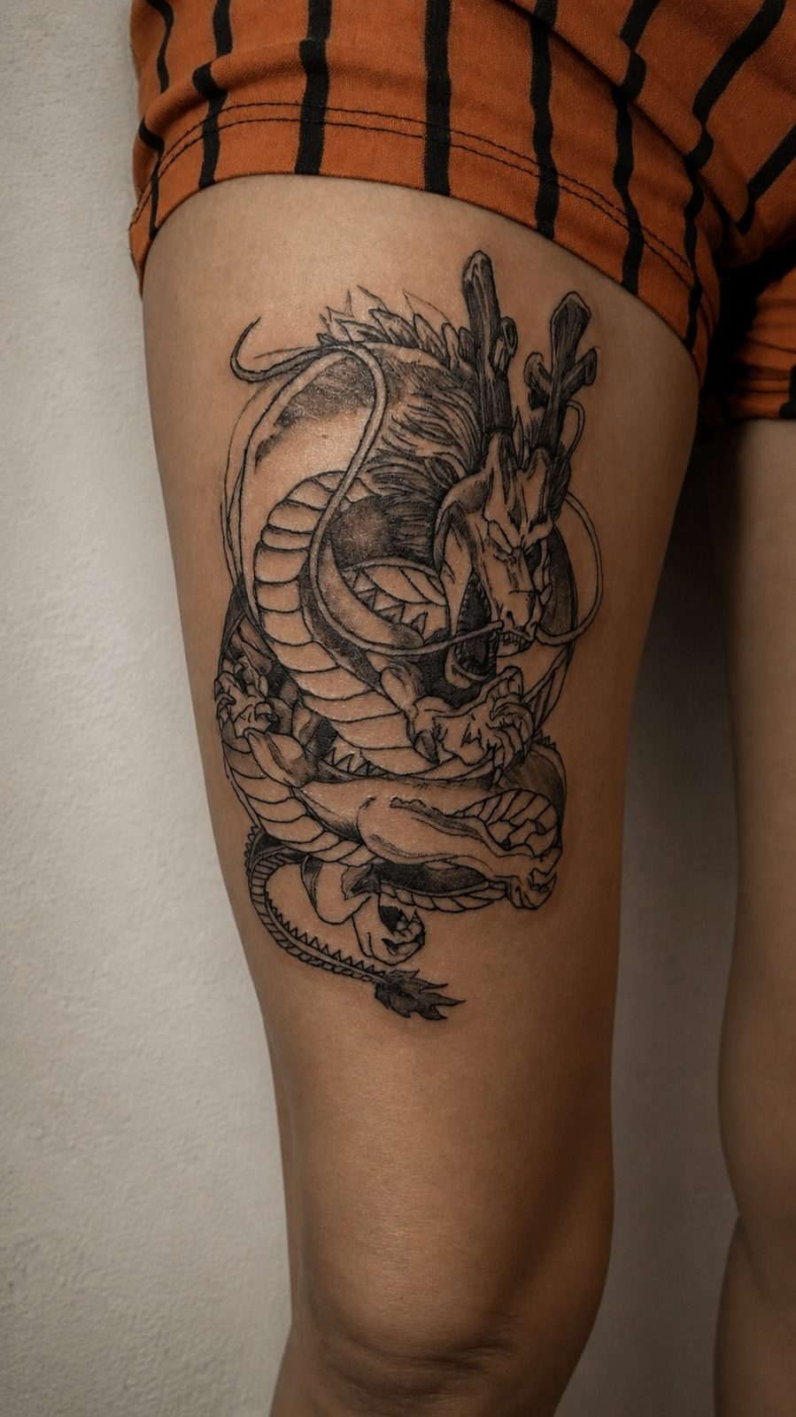 Tatuaje blackwork botánico — pieza 13