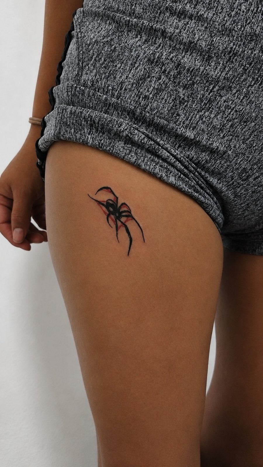 Tatuaje blackwork botánico — pieza 22
