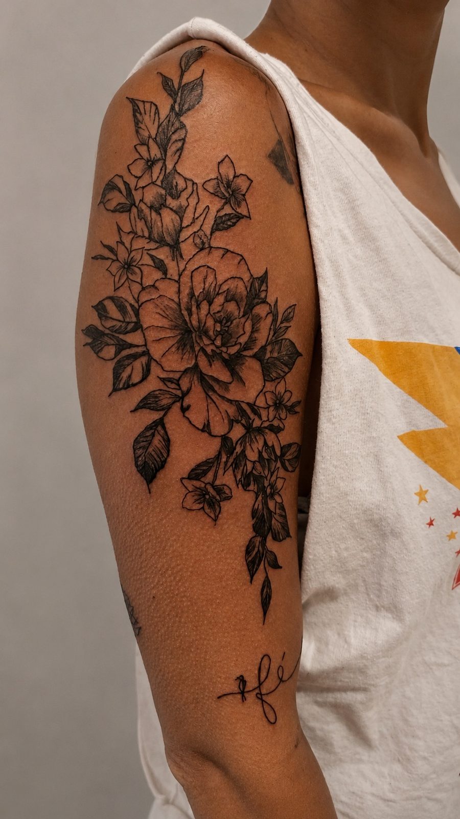 Tatuaje blackwork botánico — pieza 24