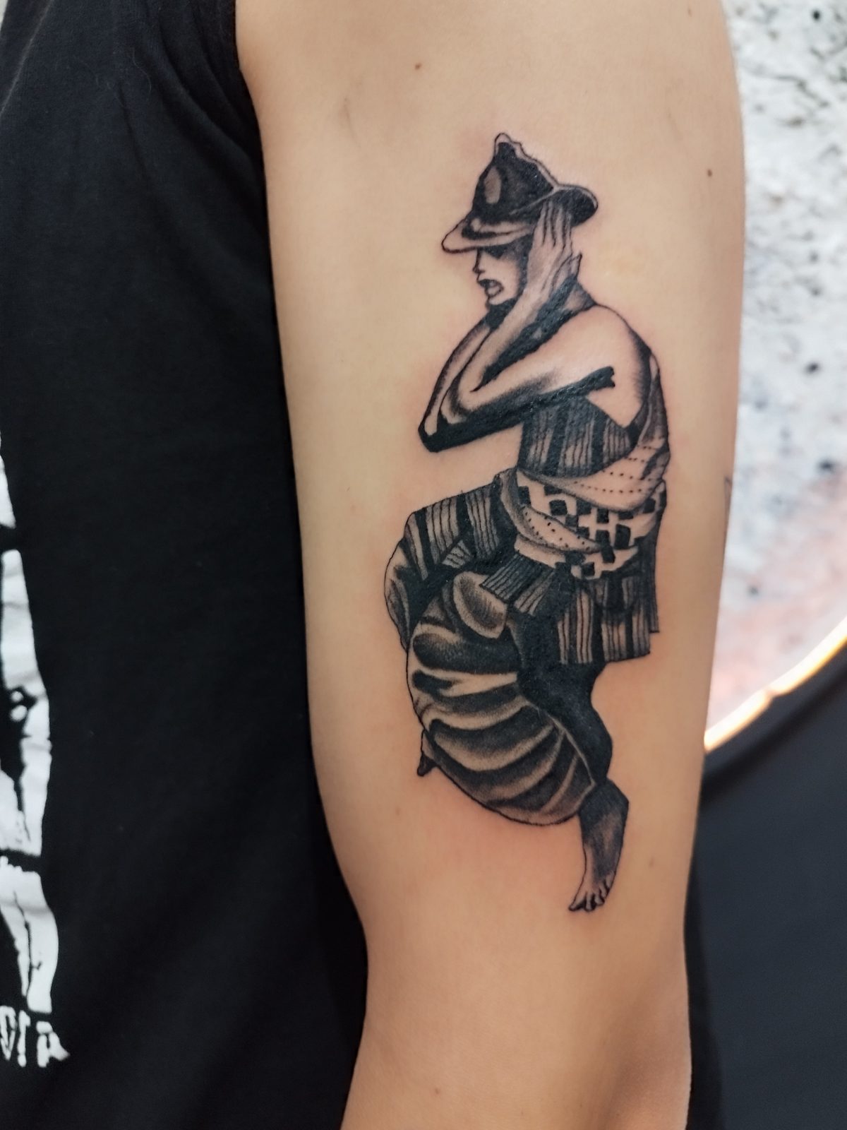 Tatuaje blackwork botánico — pieza 28